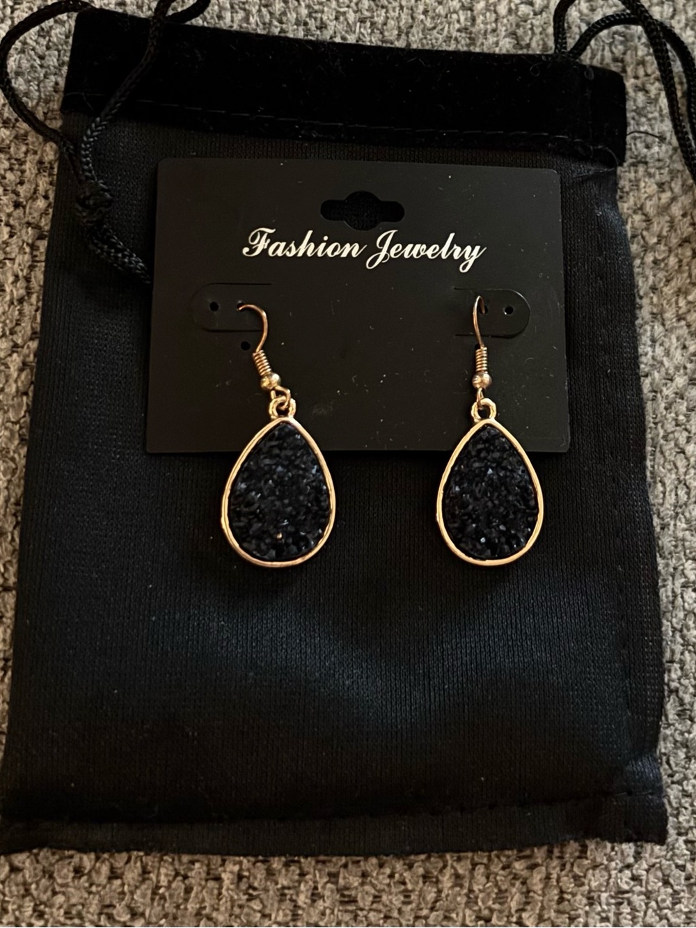 Fashion Jewelry Black Druzy Teardrop Earrings with Gold Trim